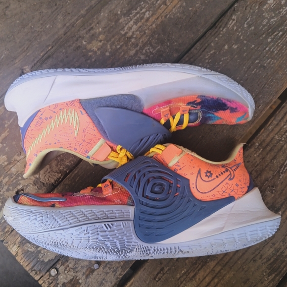 Nike Kyrie Irving Low Tie Dye Sneaker Shoes Men's Size 10 - Picture 4 of 8